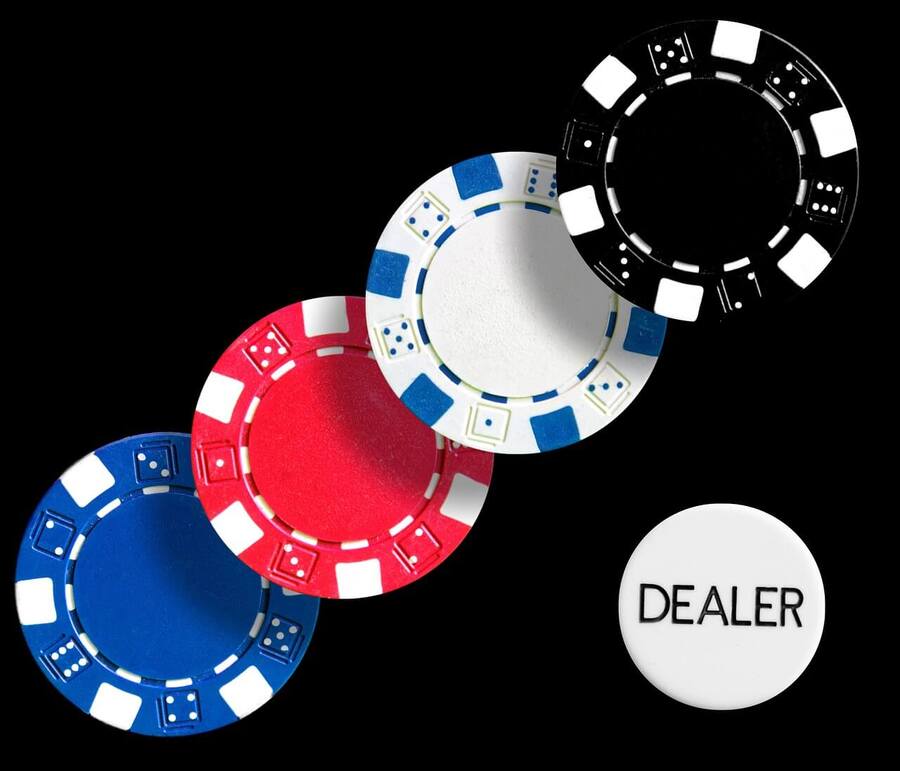 Dealer button v pokerovej hre