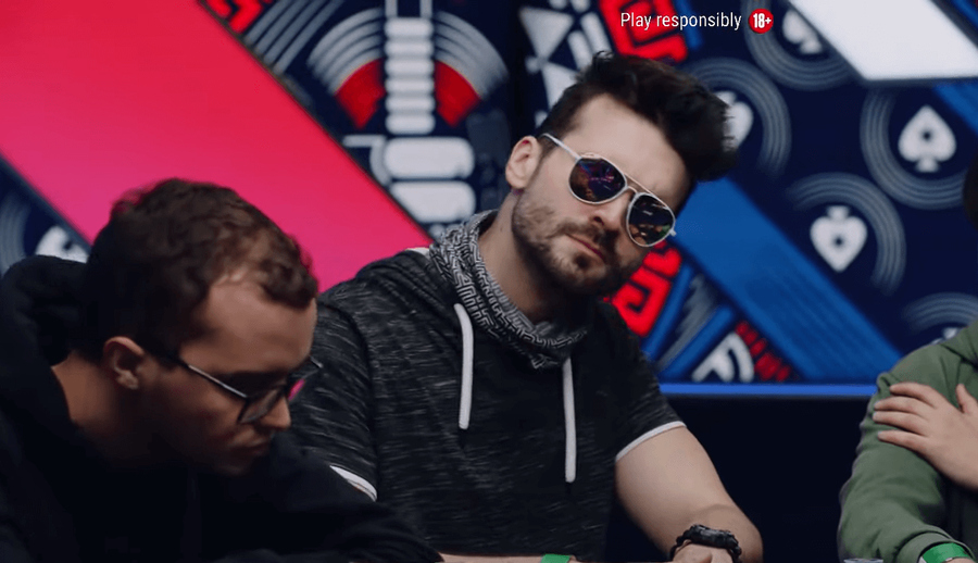 Jozef Cibíček na EPT Monte Carlo (ten v šedo-čiernom nákrčníku)